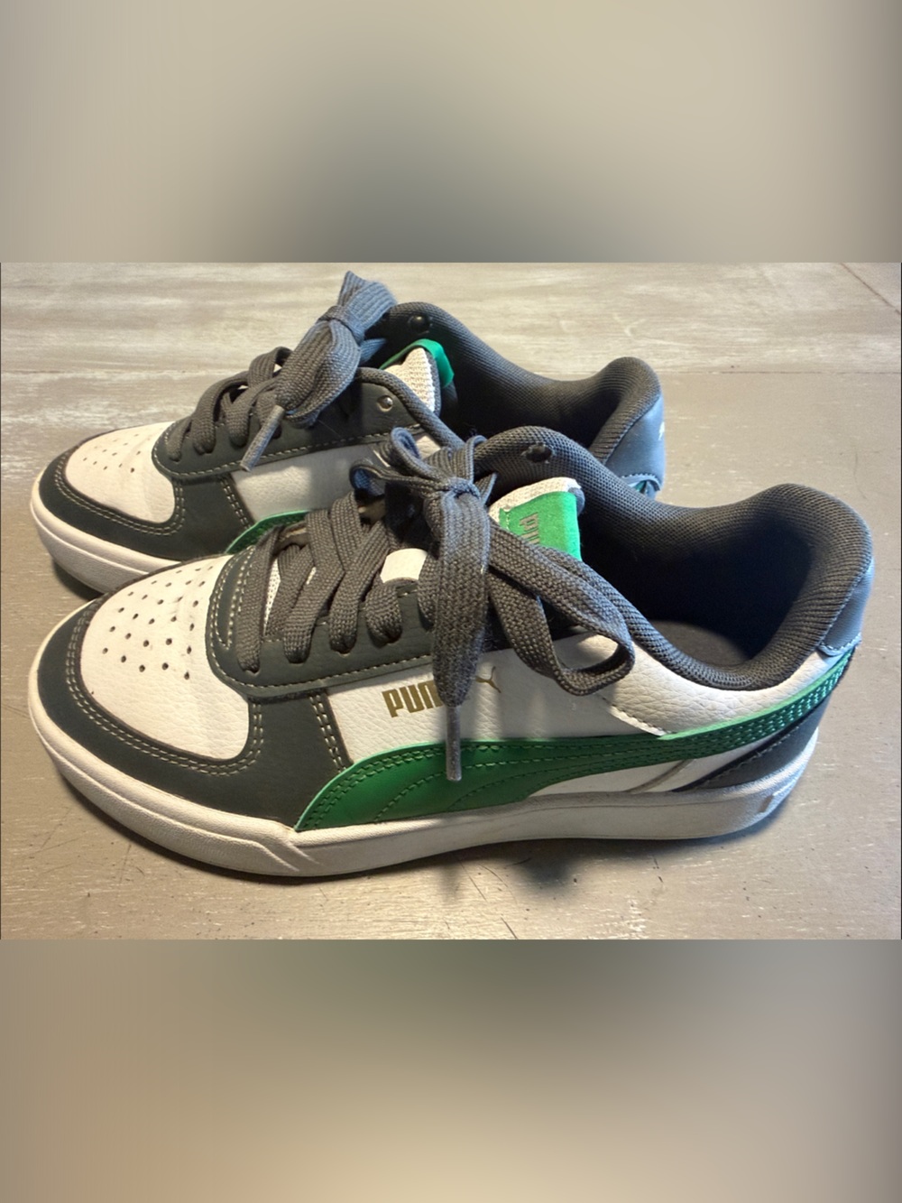 Puma Kids Low-Top Sneakers in Gray, White & Green